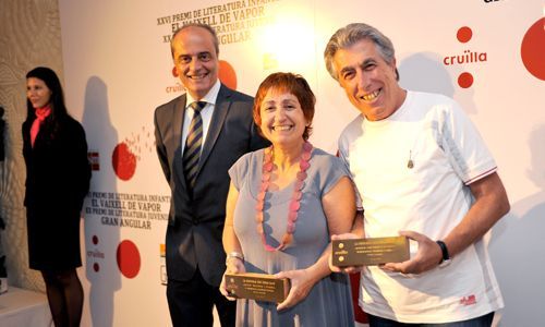 Jordi Sierra i Fabra y su esposa premiados, como autor e ilustradora, por La biblioteca de los libros vacios